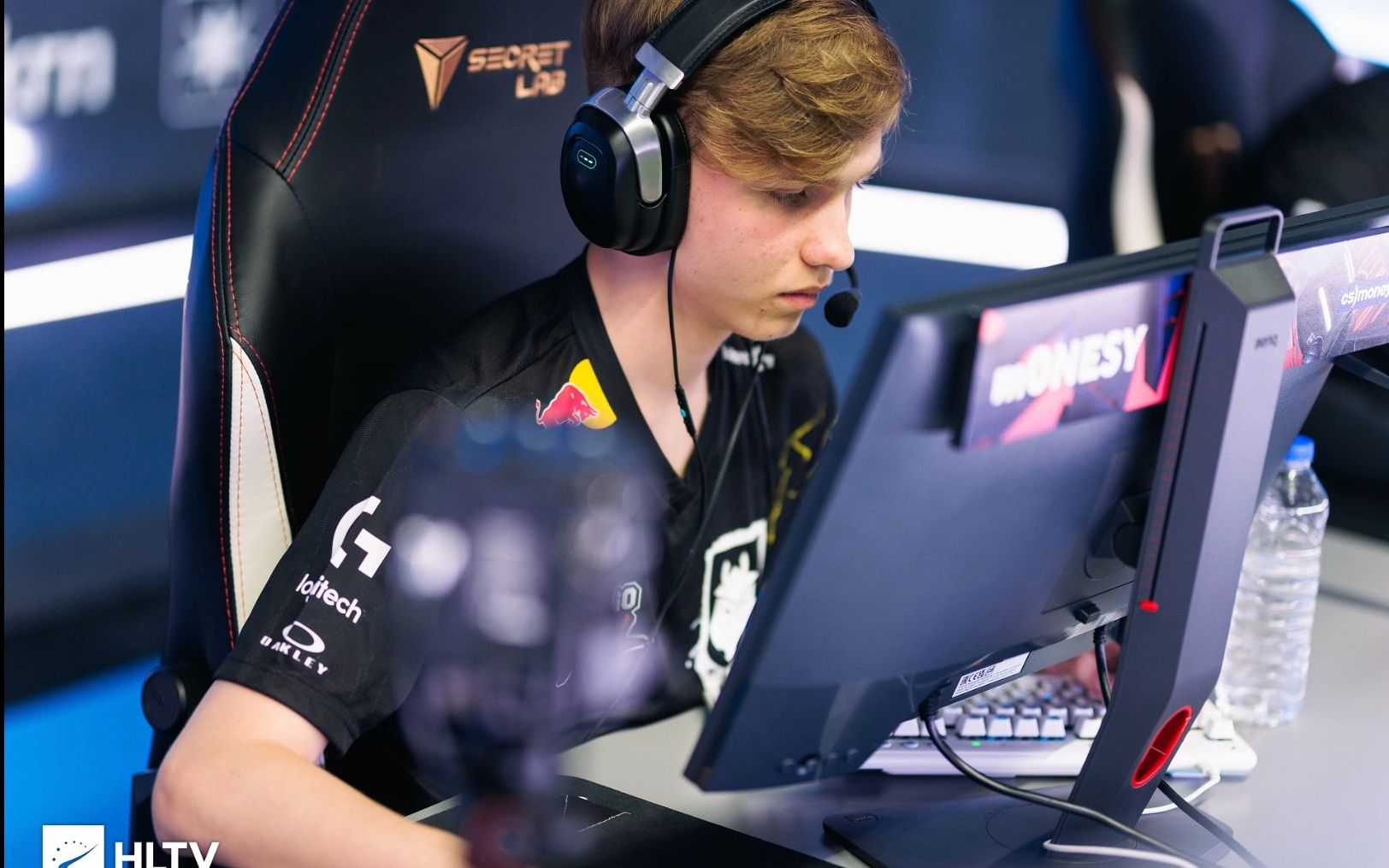 更是在赛后 更是在赛后